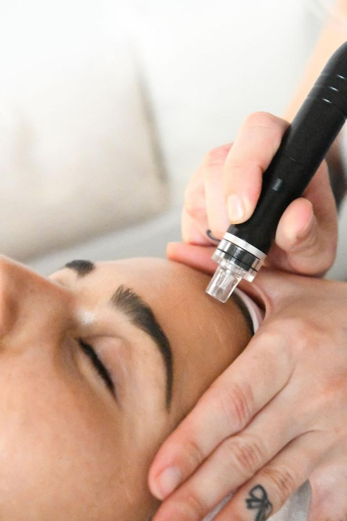 LED light therapy at Clean Beauty Market