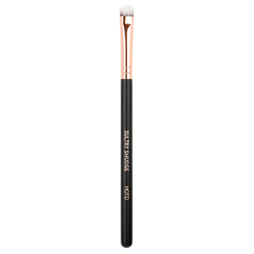 sultry-smudge-eye-makeup-brush_800x_eac43062-9216-4953-a0f0-7b713a8b72d5.webp